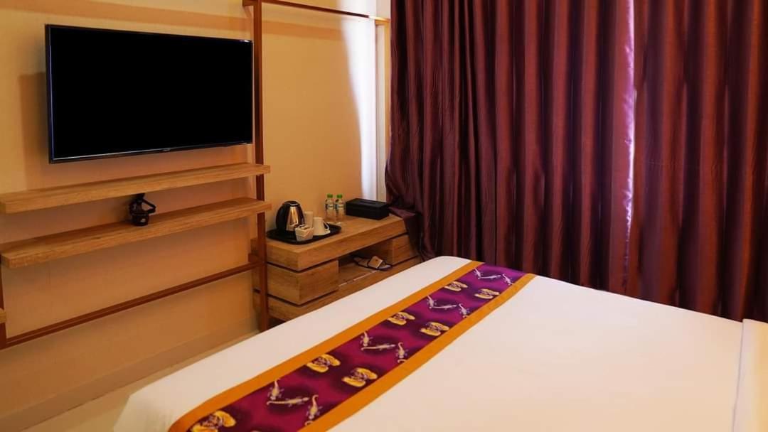 Elohim Hotel Sentani Jayapura Bagian luar foto