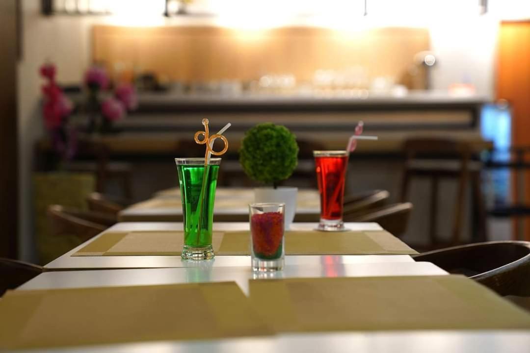 Elohim Hotel Sentani Jayapura Bagian luar foto