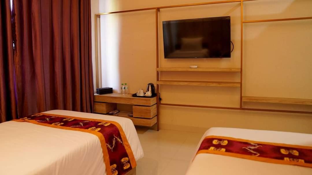 Elohim Hotel Sentani Jayapura Bagian luar foto