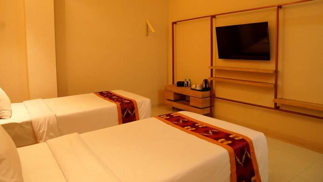 Elohim Hotel Sentani Jayapura Bagian luar foto